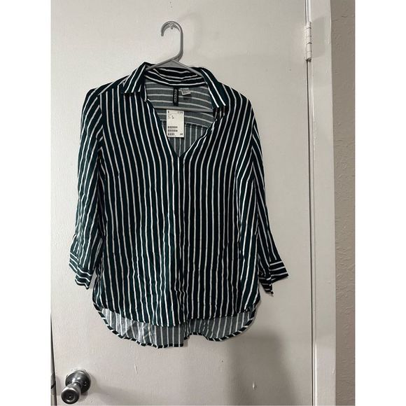 H & M Divided Women’s Sz H & M Divided Women’s Sz 6 Green & White Button Down St - Picture 1 of 3
